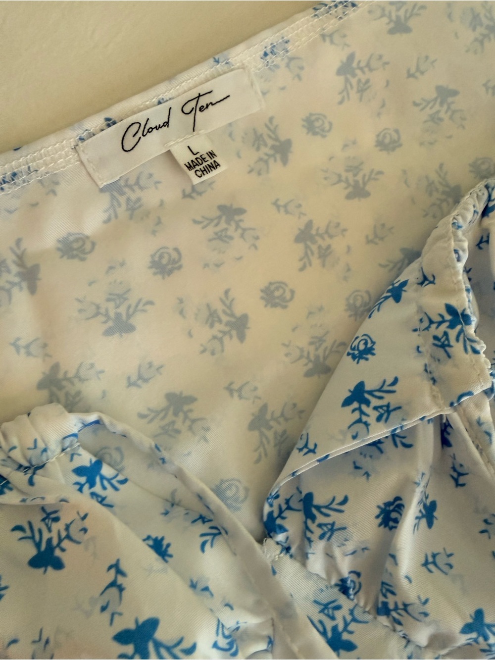 White and Blue Floral Tie-Front Sweetheart Crop Top - Picture 3 of 4